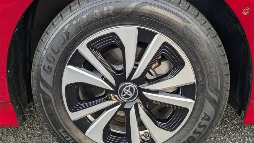 2018 Toyota Prius Prime - Images - 11