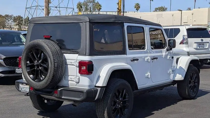 2021 Jeep Wrangler 1C4JJXP6XMW742946