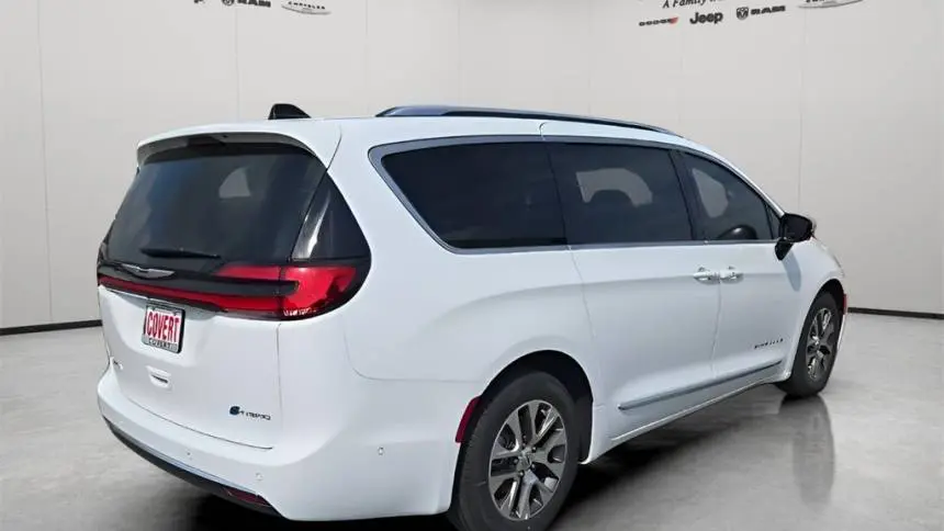2025 Chrysler Pacifica 2C4RC1N7XSR564032