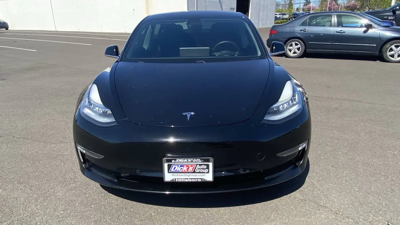 2018 Tesla Model 3 5YJ3E1EB9JF084742