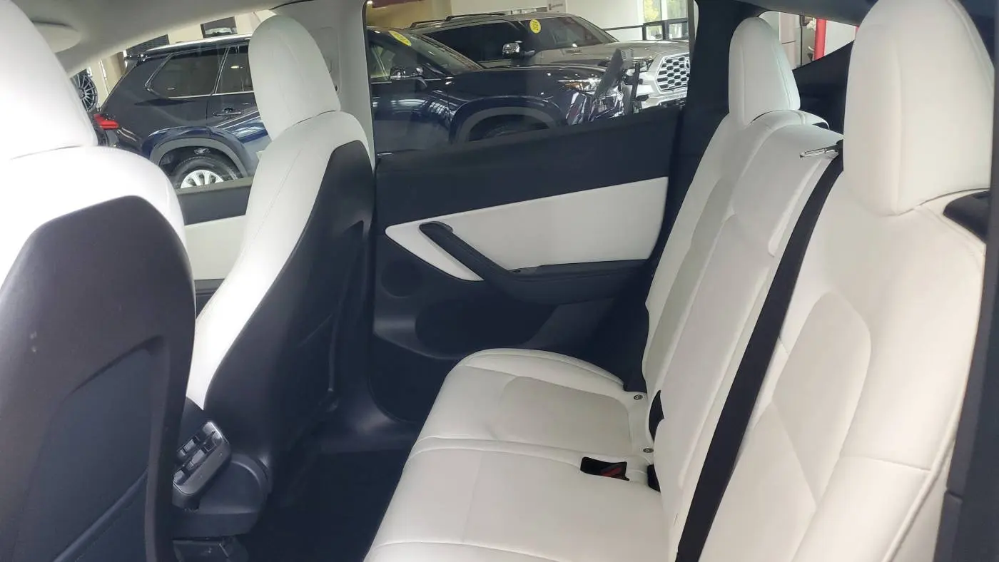 2020 Tesla Model Y 5YJYGDEE0LF020250