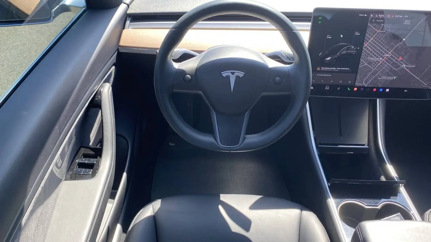 2018 Tesla Model 3 5YJ3E1EB9JF084742