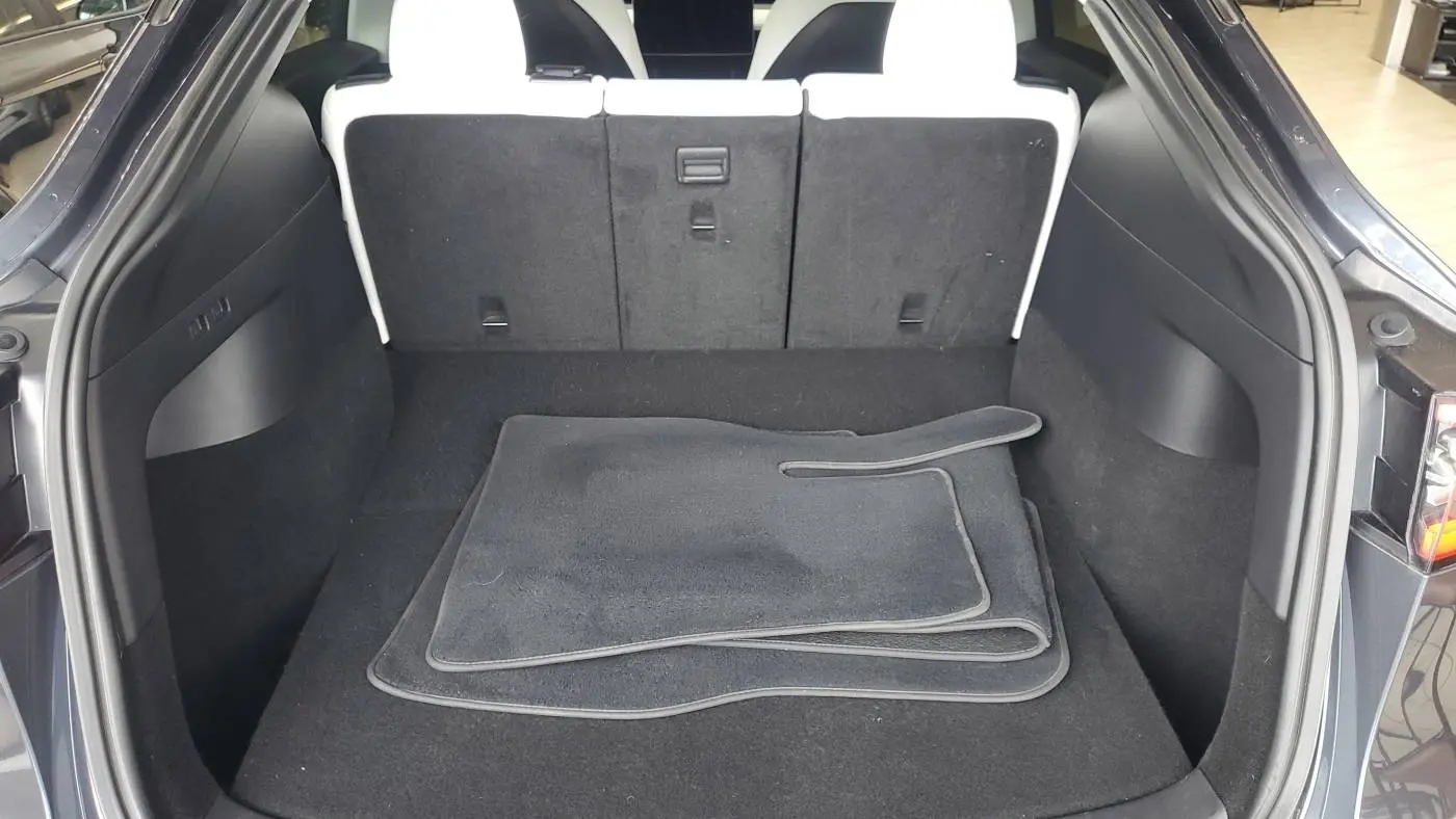 2020 Tesla Model Y 5YJYGDEE0LF020250