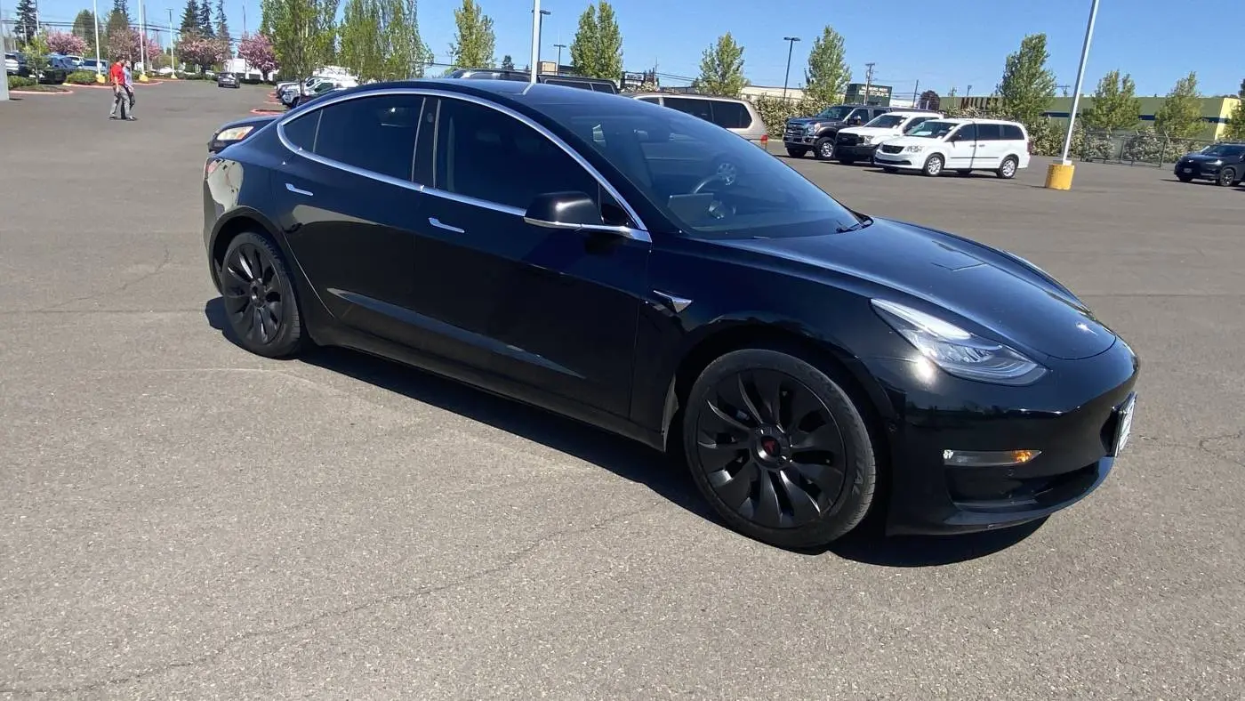 2018 Tesla Model 3 5YJ3E1EB9JF084742