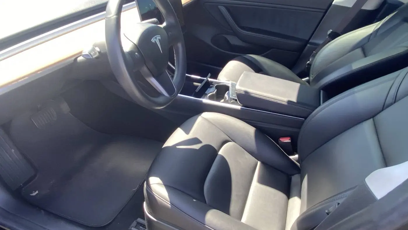 2018 Tesla Model 3 5YJ3E1EB9JF084742