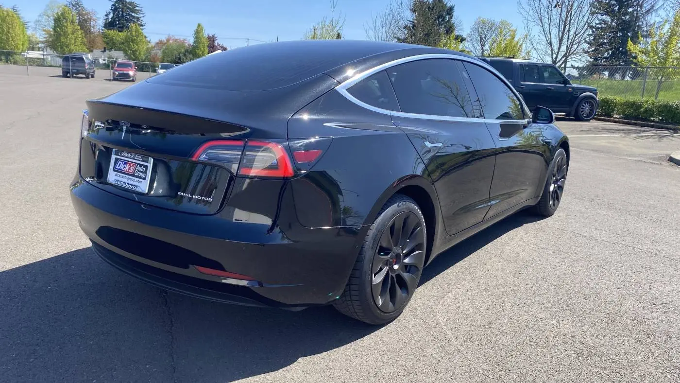2018 Tesla Model 3 5YJ3E1EB9JF084742