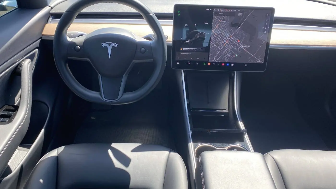 2018 Tesla Model 3 5YJ3E1EB9JF084742