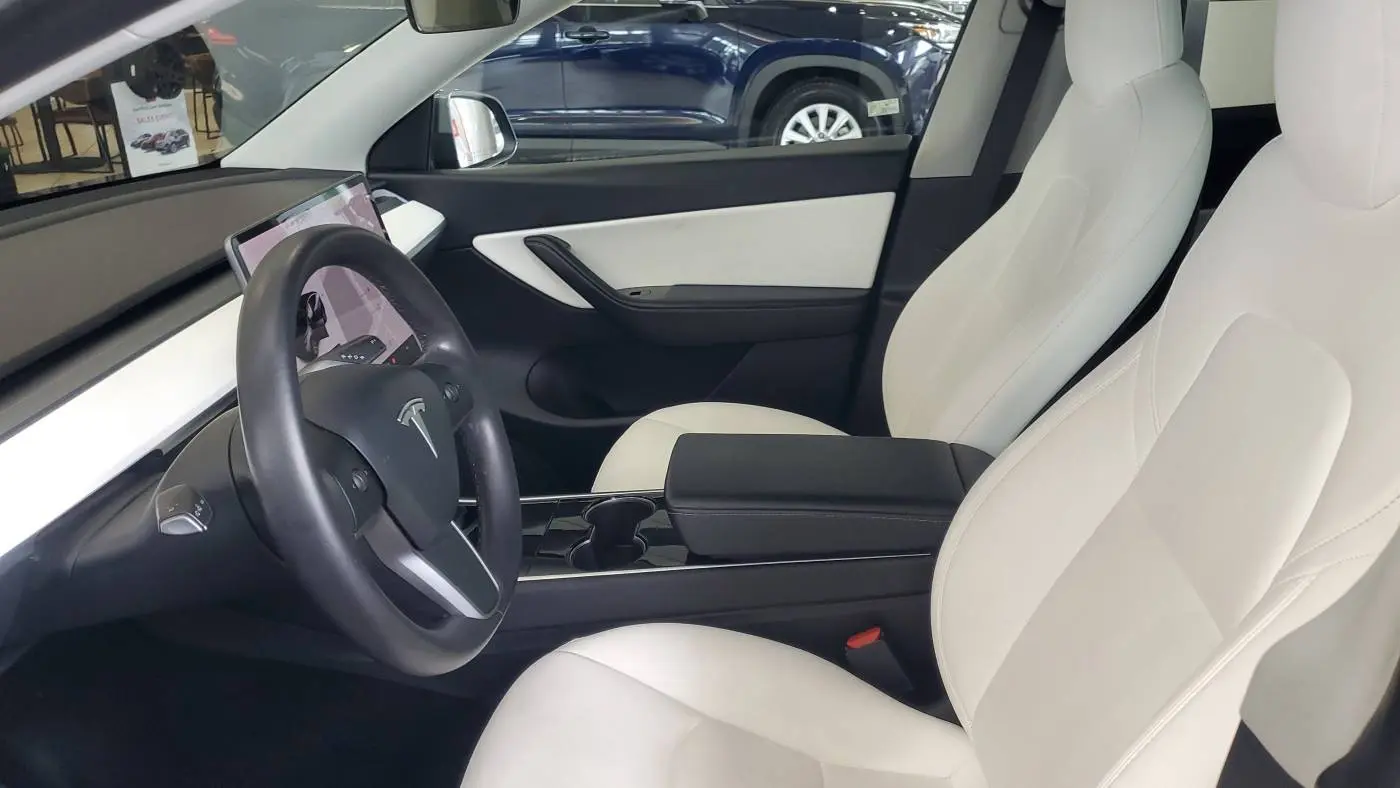 2020 Tesla Model Y 5YJYGDEE0LF020250
