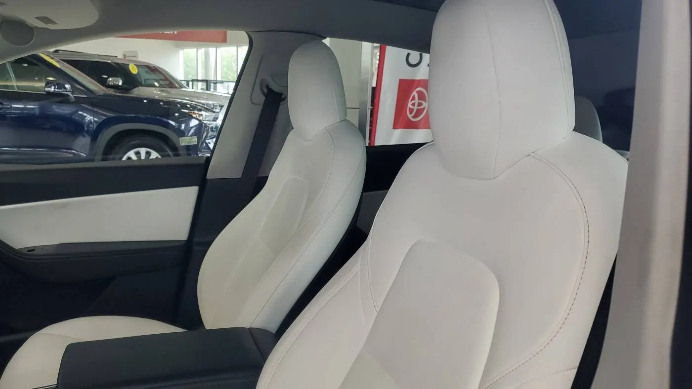 2020 Tesla Model Y 5YJYGDEE0LF020250