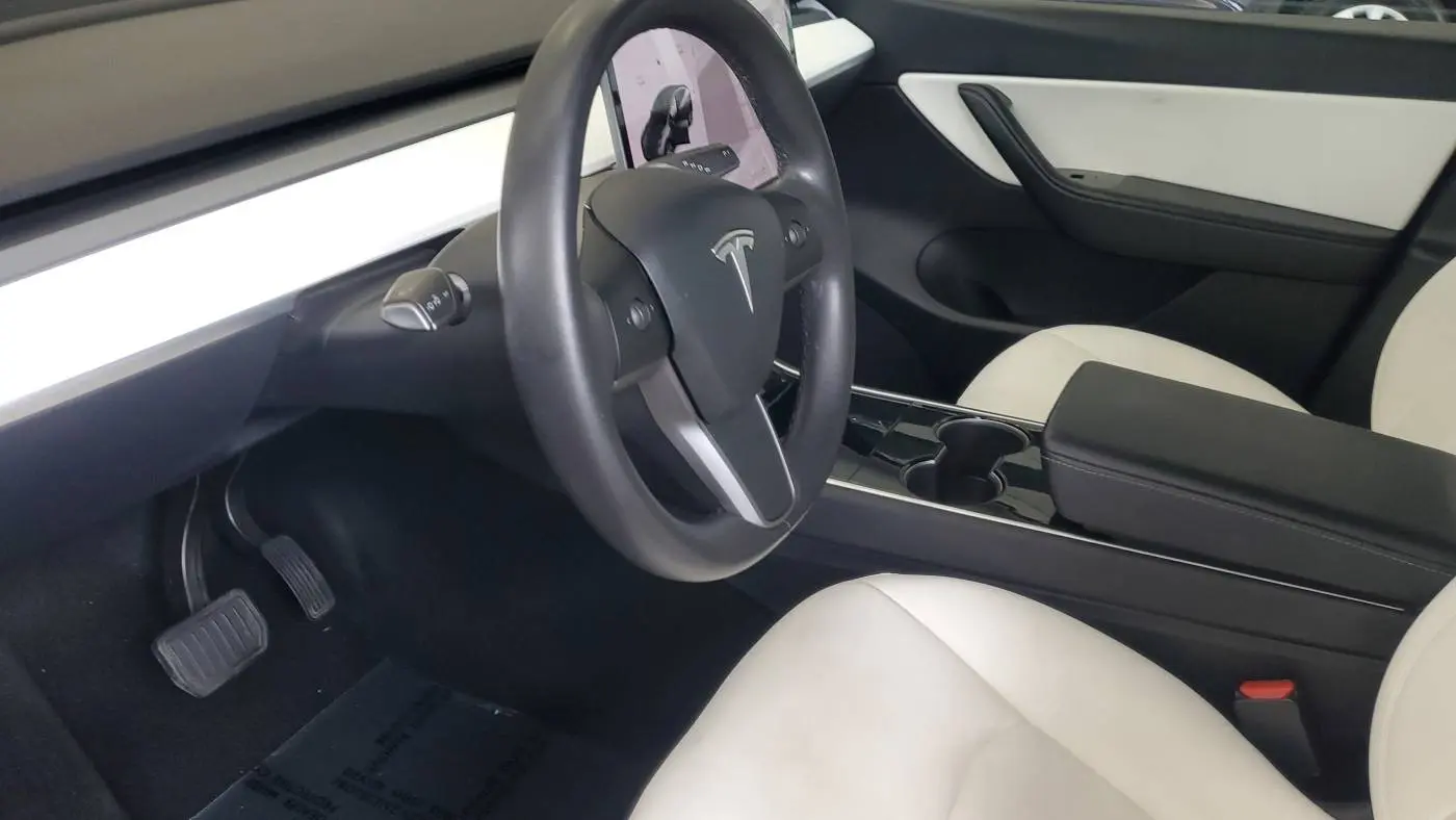 2020 Tesla Model Y 5YJYGDEE0LF020250