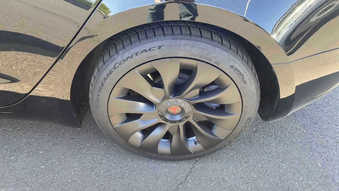 2018 Tesla Model 3 5YJ3E1EB9JF084742