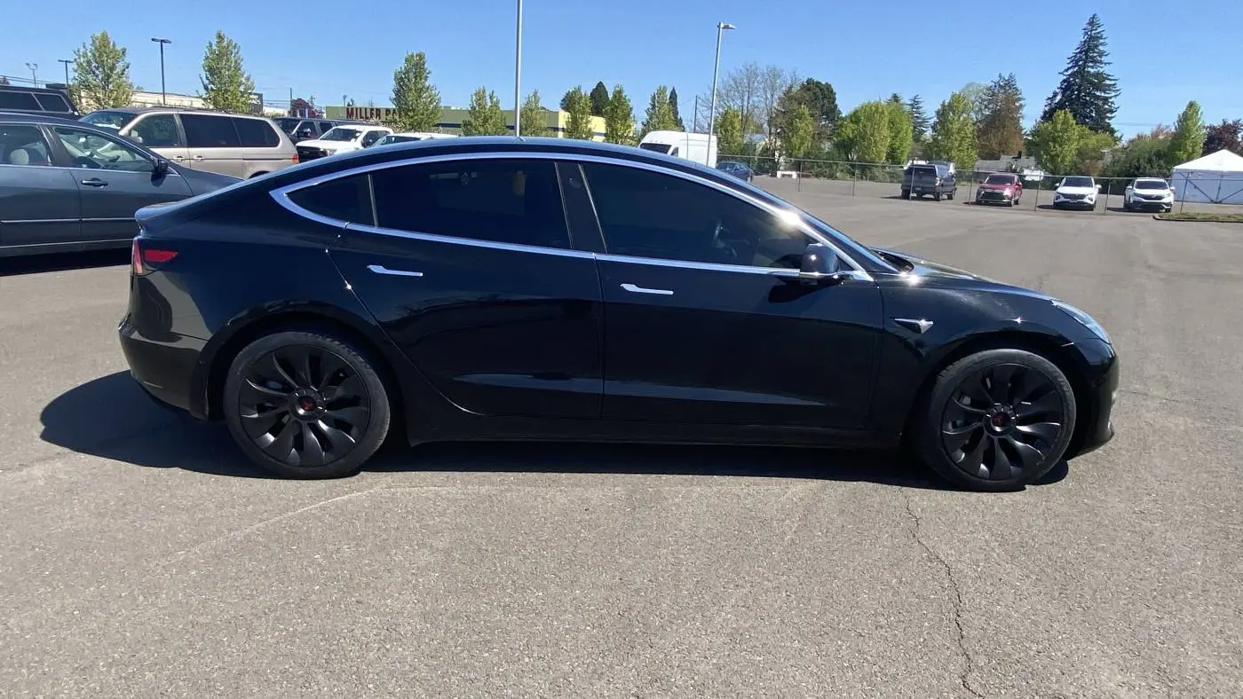 2018 Tesla Model 3 5YJ3E1EB9JF084742