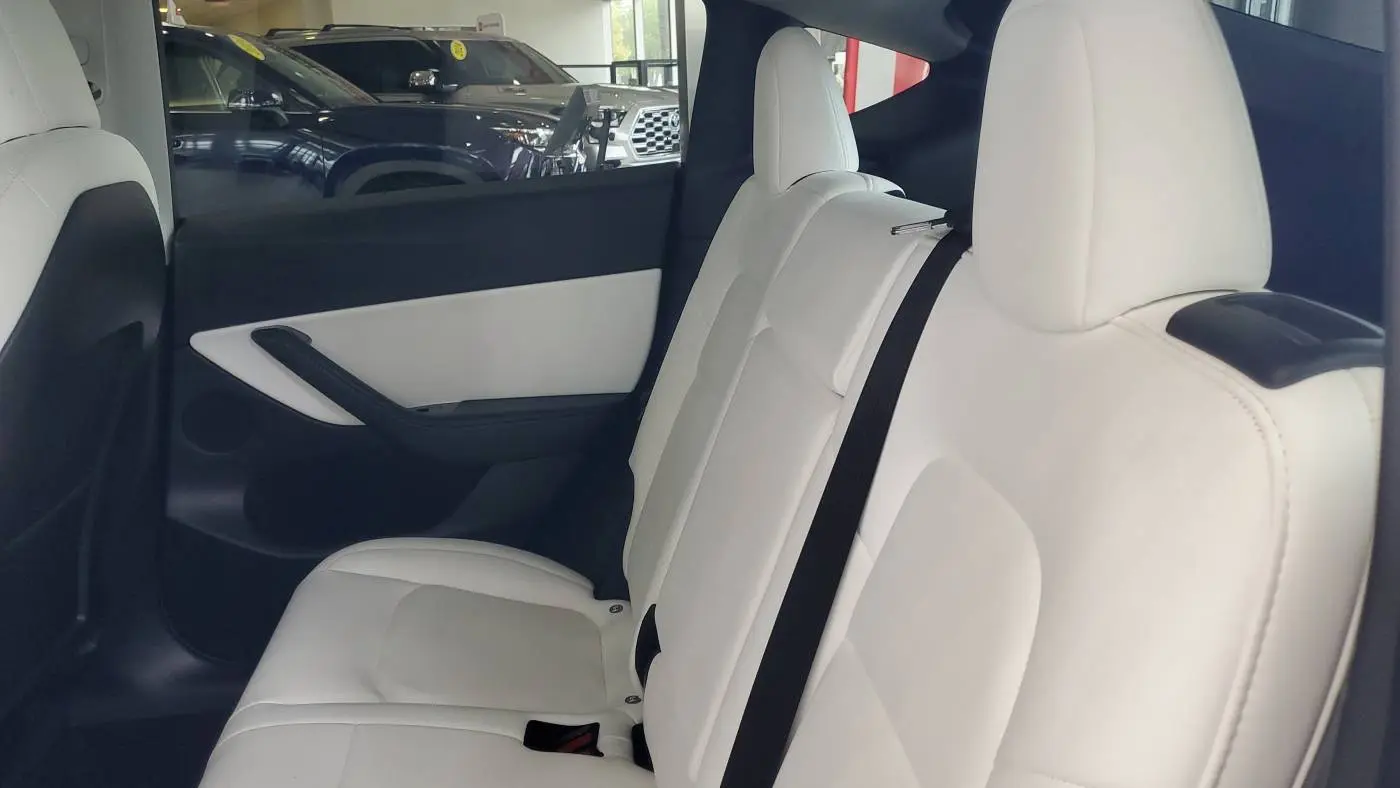 2020 Tesla Model Y 5YJYGDEE0LF020250