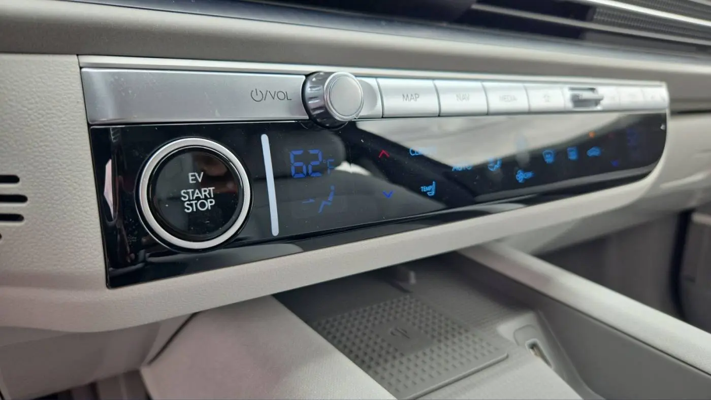 2025 Hyundai IONIQ 6 KMHM34AA5SA095753