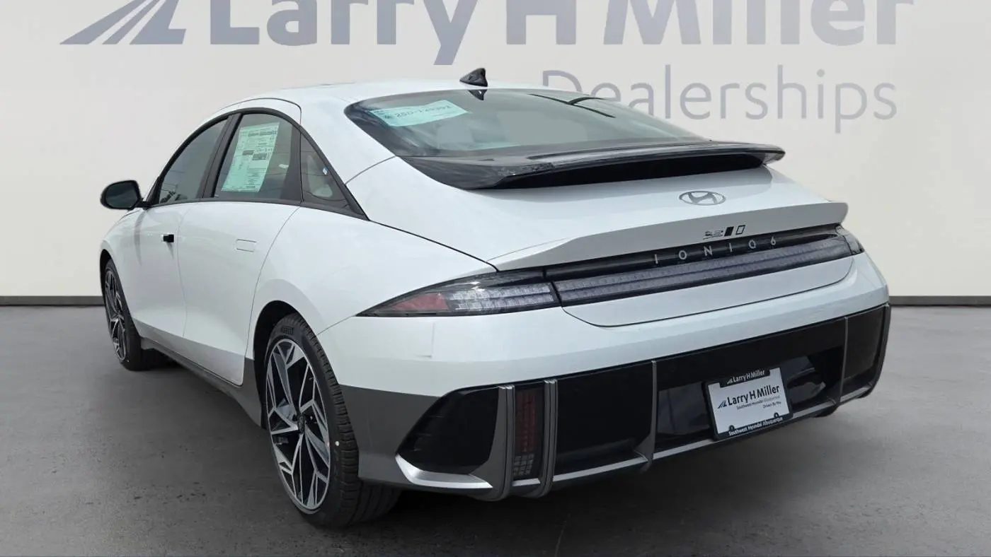 2025 Hyundai IONIQ 6 KMHM34AA5SA095753