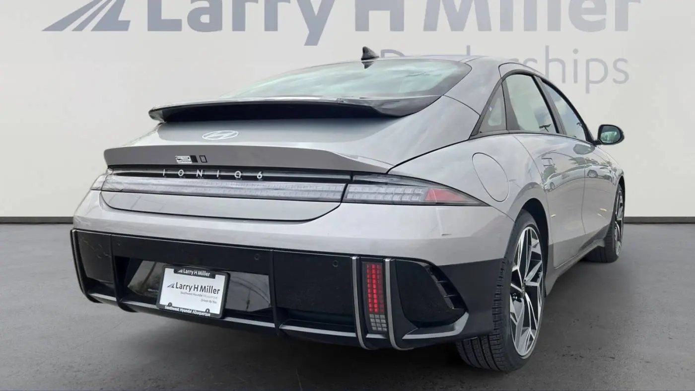 2025 Hyundai IONIQ 6 KMHM34AC3SA095445