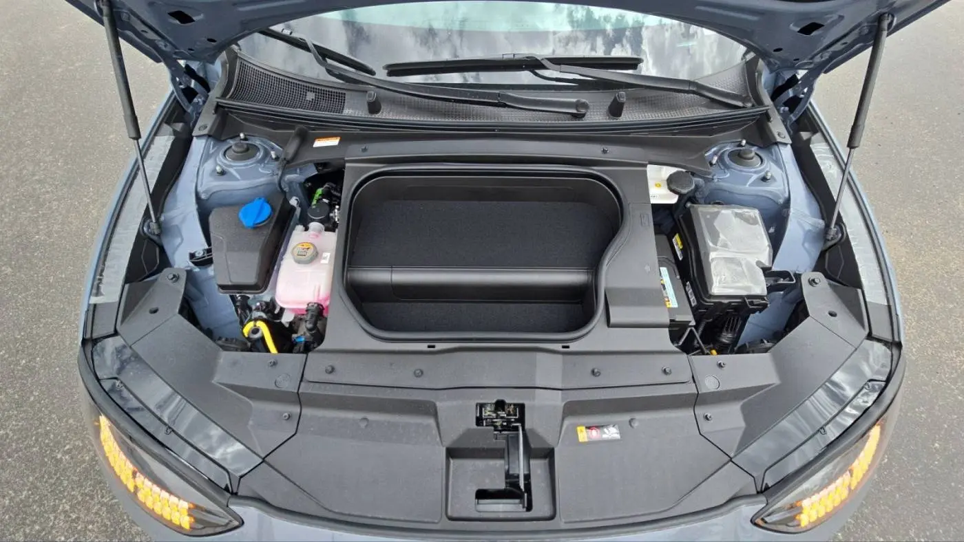 2025 Hyundai IONIQ 6 KMHM34AA4SA095677