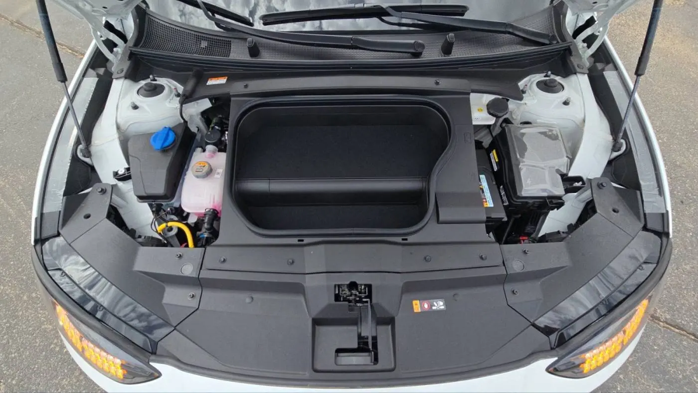 2025 Hyundai IONIQ 6 KMHM34AA5SA095753