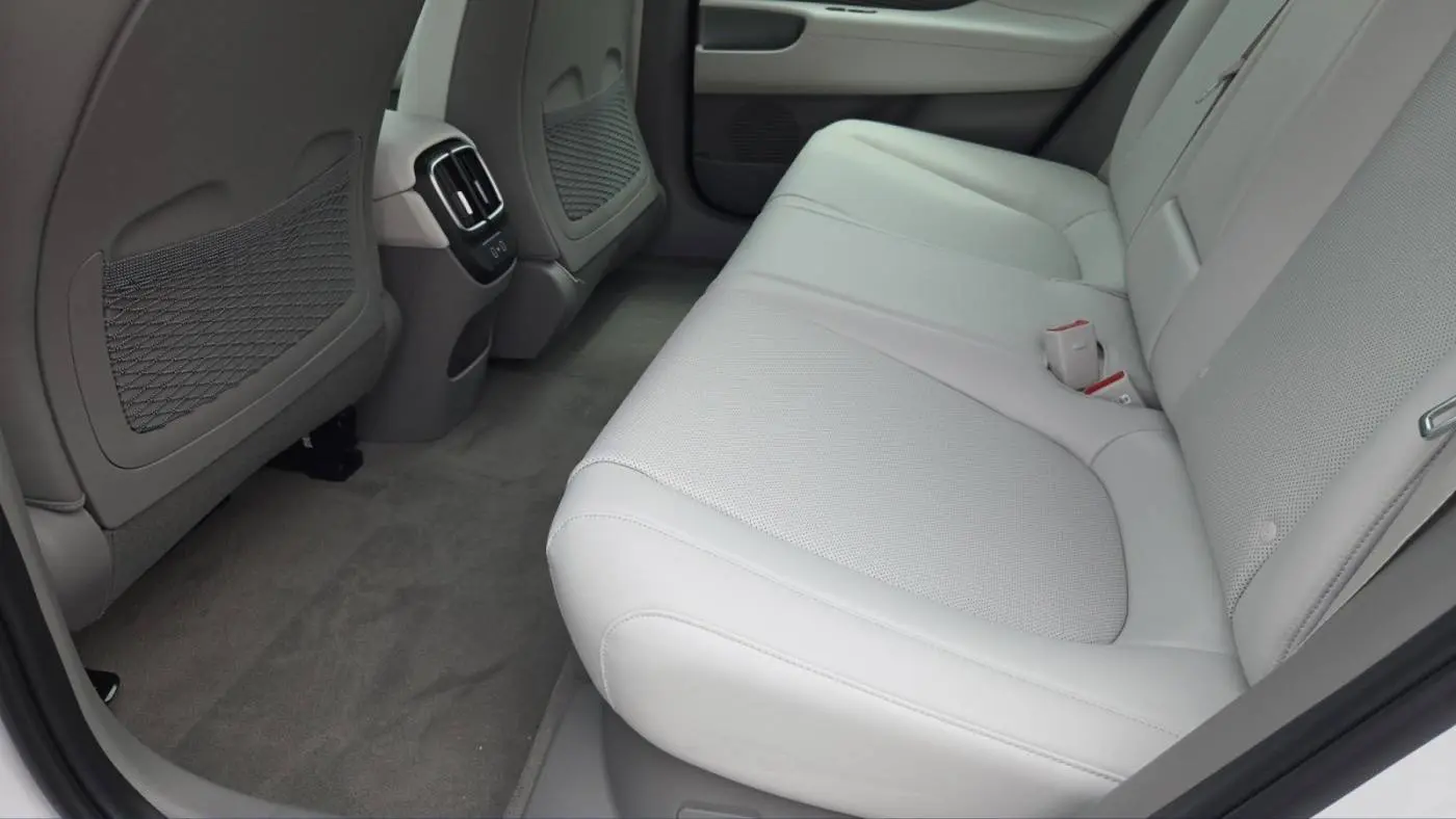 2025 Hyundai IONIQ 6 KMHM34AA5SA095753