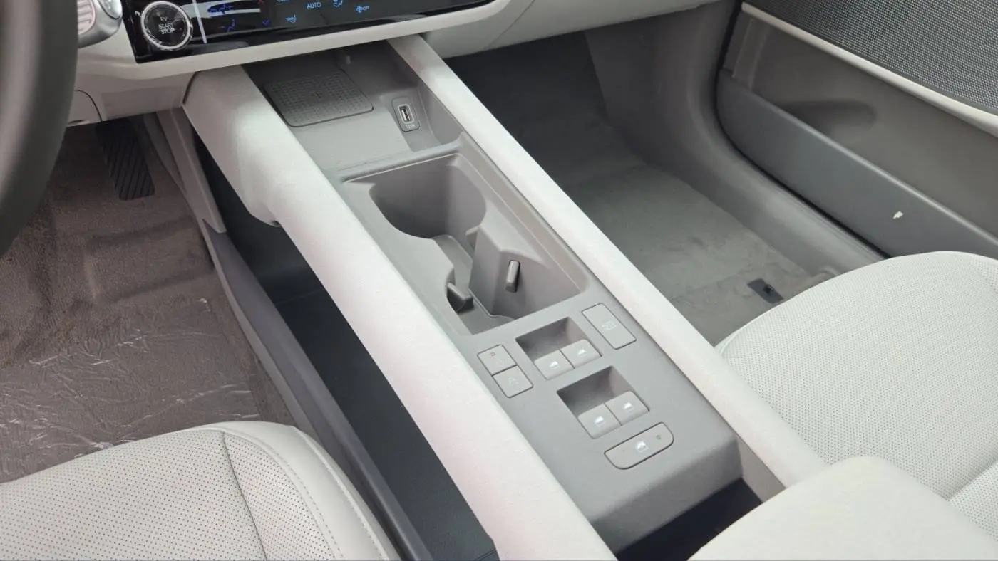2025 Hyundai IONIQ 6 KMHM34AC3SA095445