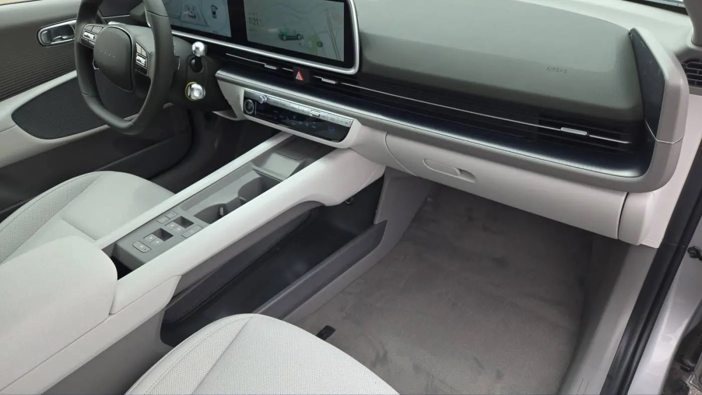 2025 Hyundai IONIQ 6 KMHM34AC3SA095445