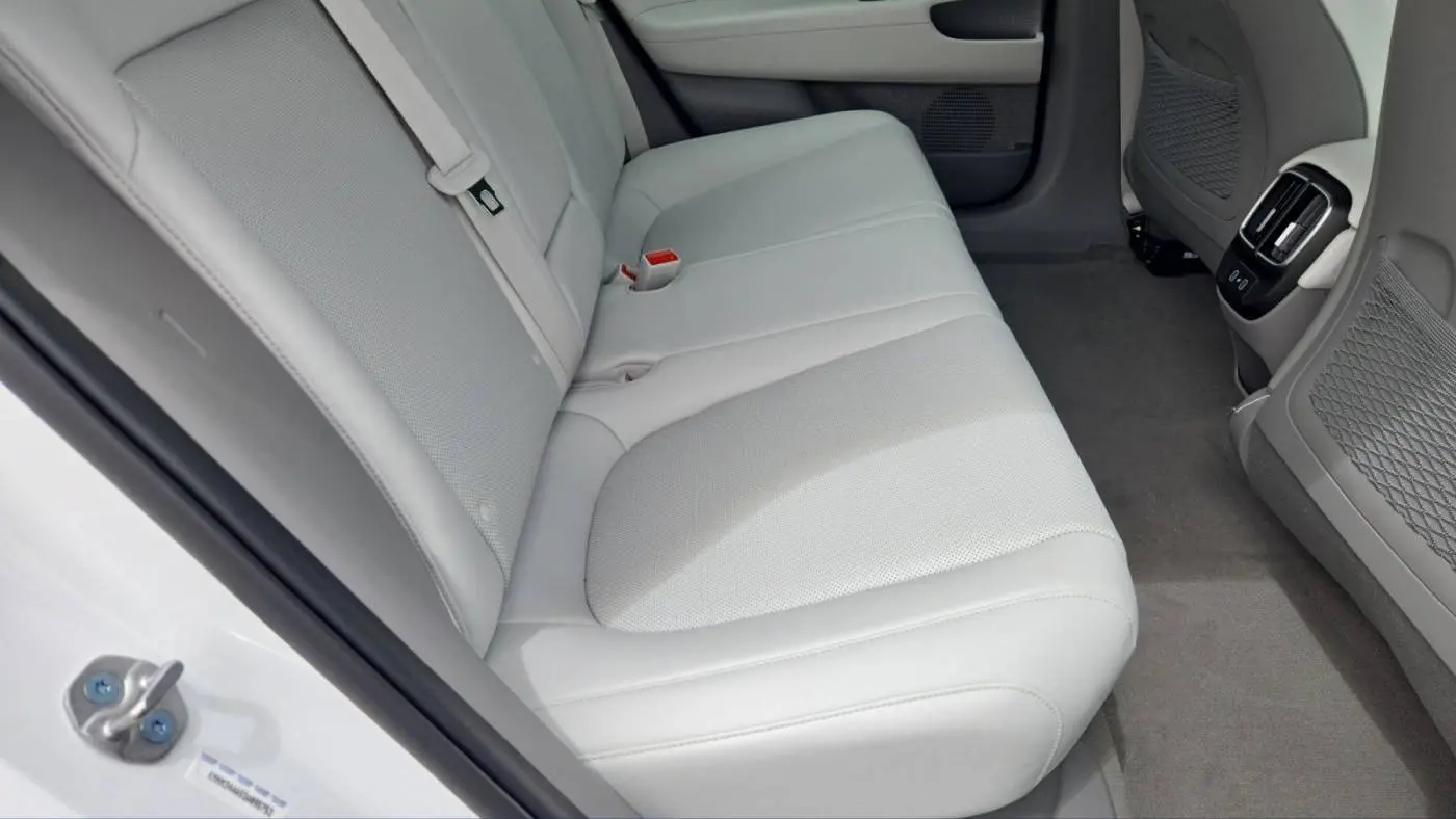 2025 Hyundai IONIQ 6 KMHM34AA5SA095753