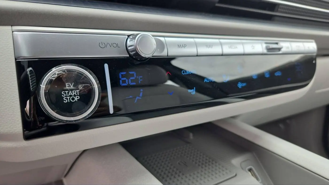 2025 Hyundai IONIQ 6 KMHM34AC3SA095445