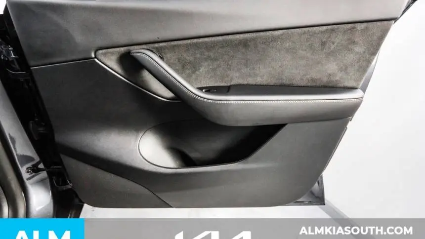 2022 Tesla Model Y 7SAYGDEE4NF505299