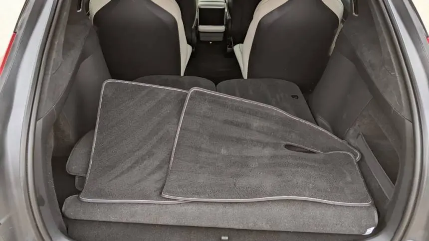 2023 Tesla Model X 7SAXCBE67PF373811