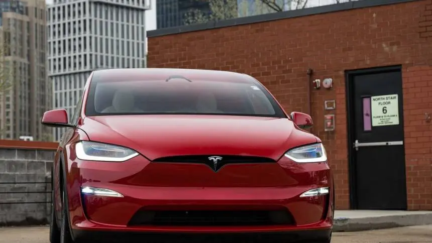 2023 Tesla Model X 7SAXCBE67PF373811