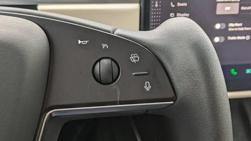 2023 Tesla Model X 7SAXCBE67PF373811