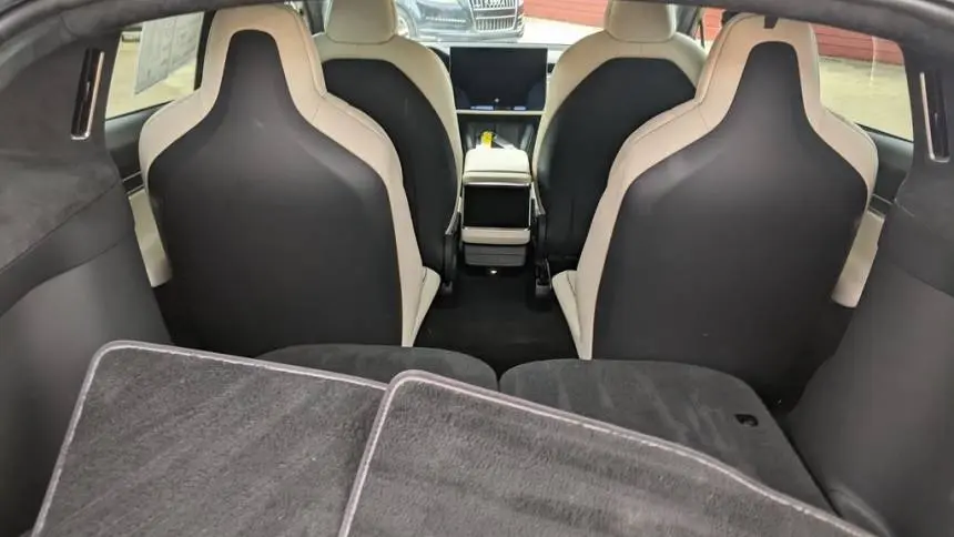 2023 Tesla Model X 7SAXCBE67PF373811