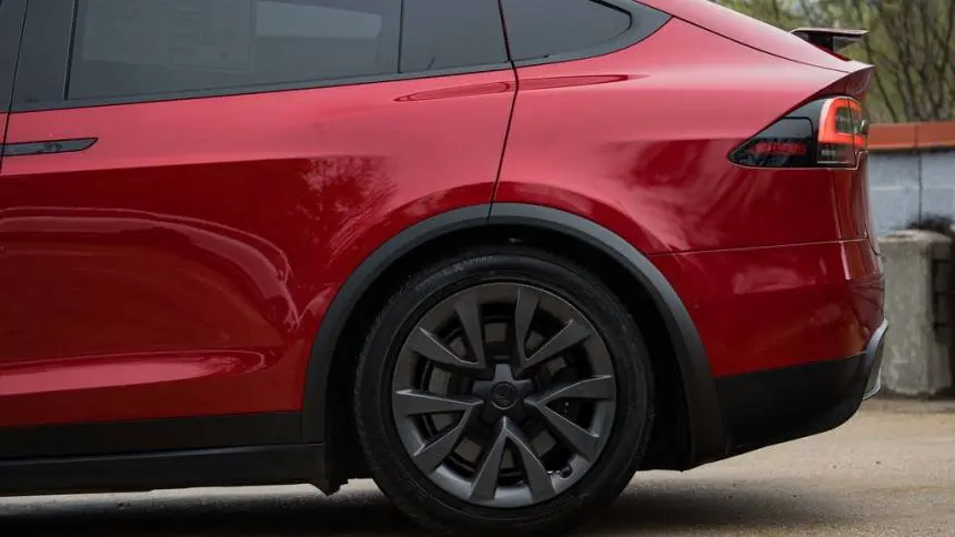 2023 Tesla Model X 7SAXCBE67PF373811