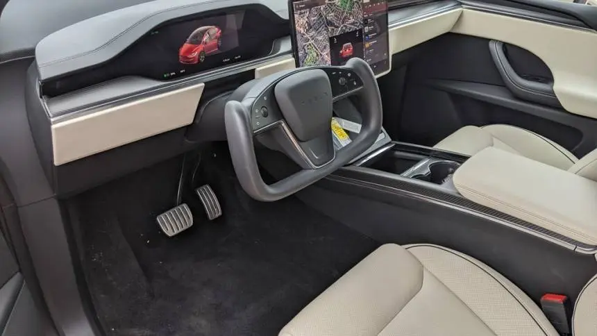 2023 Tesla Model X 7SAXCBE67PF373811