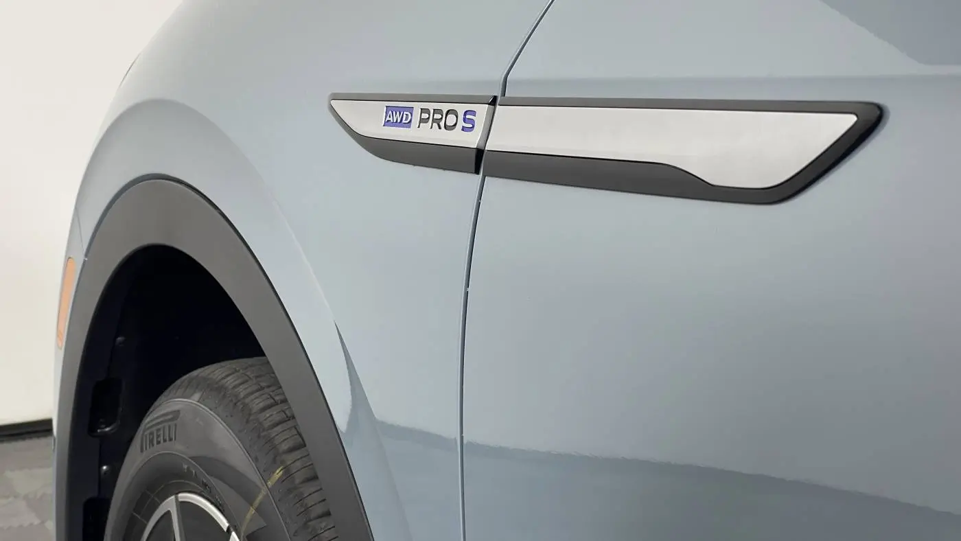 2025 Volkswagen ID.4 1V2WSPE83SC002711