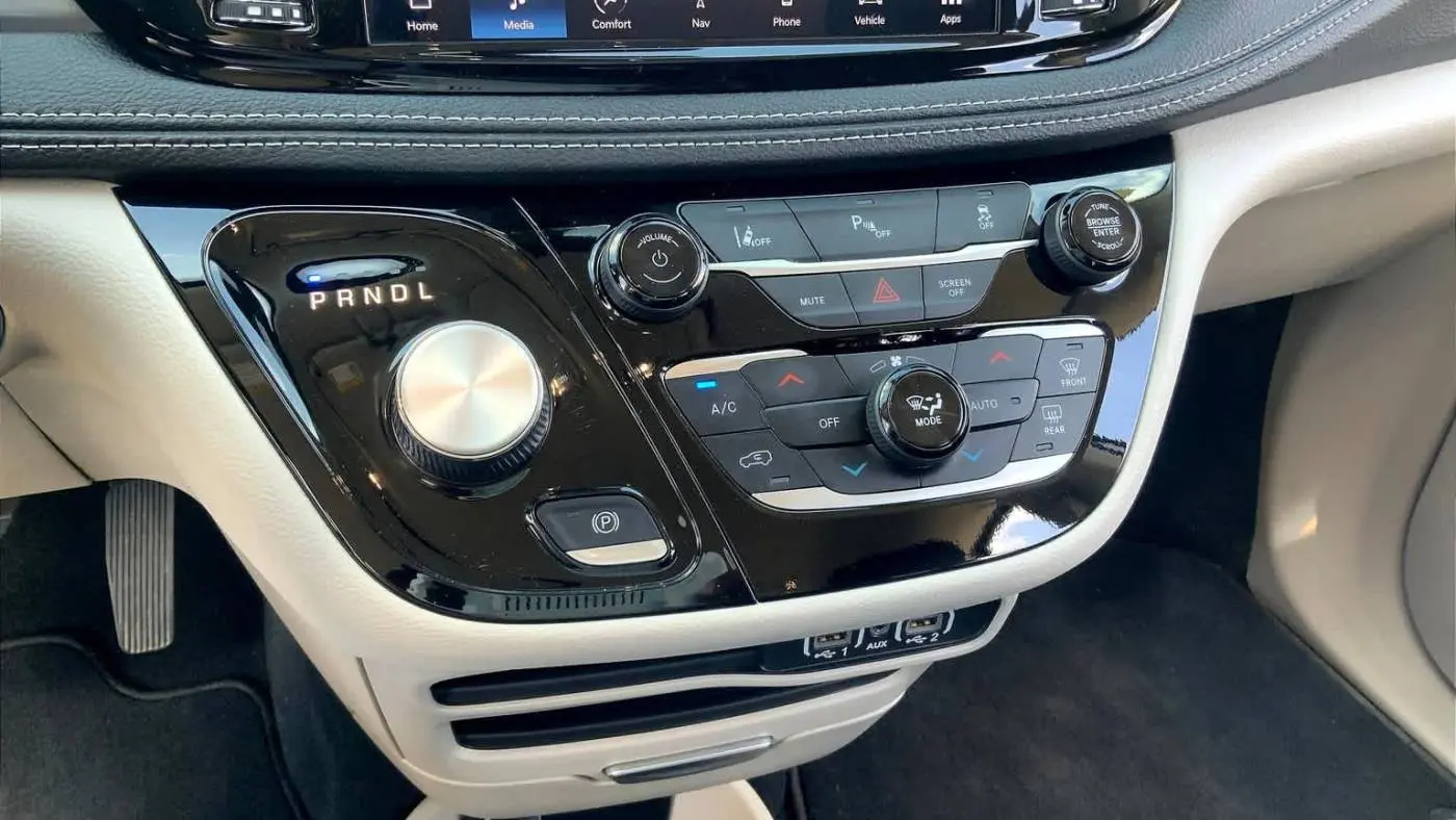 2024 Chrysler Pacifica 2C4RC1S77RR123716