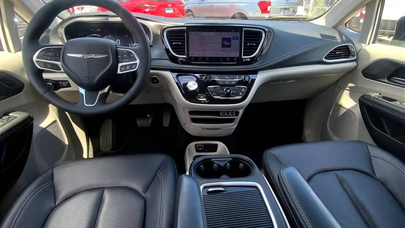 2024 Chrysler Pacifica 2C4RC1S77RR123716