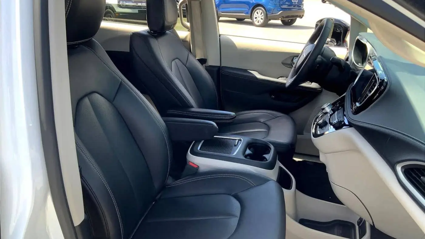 2024 Chrysler Pacifica 2C4RC1S77RR123716
