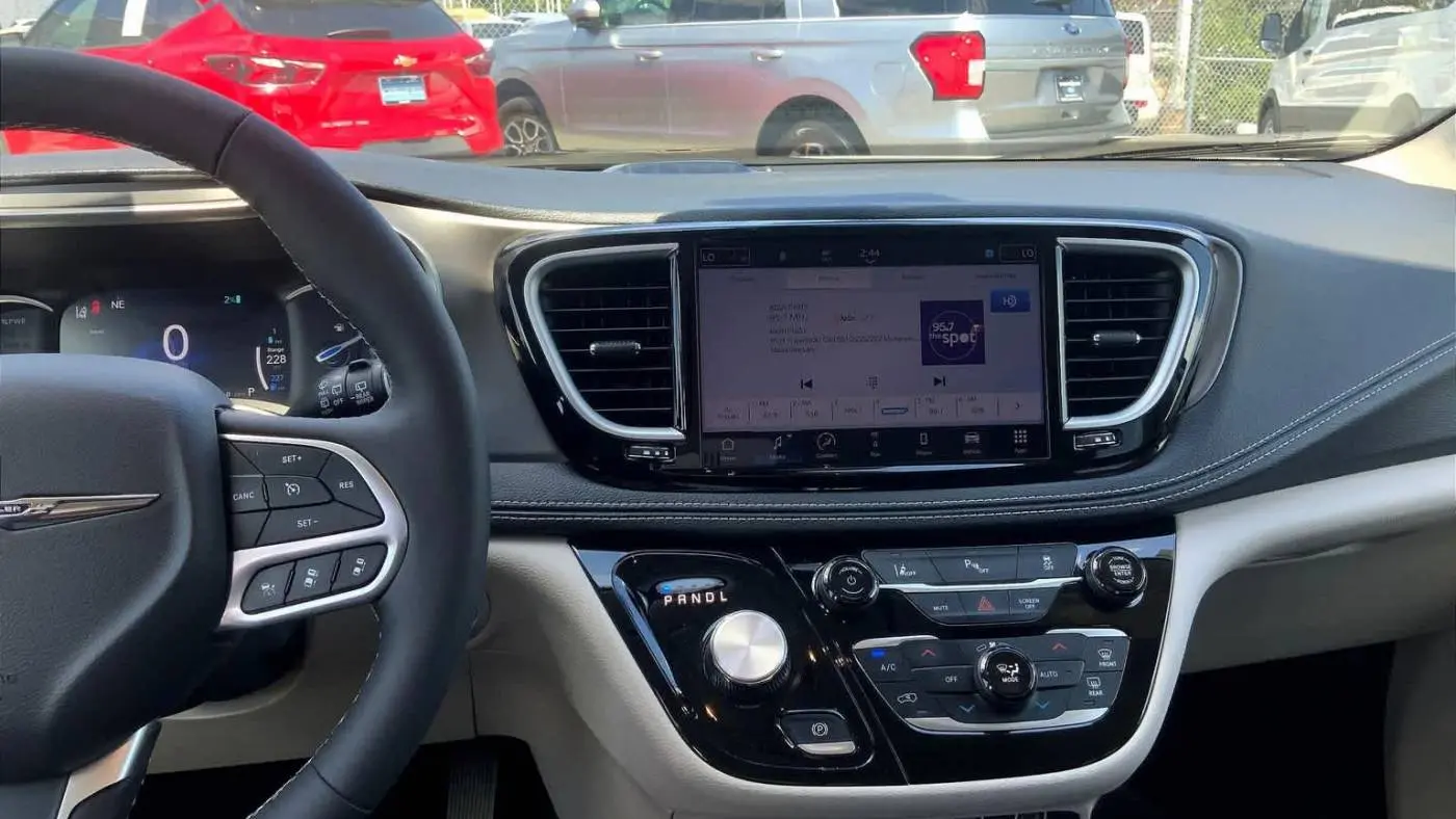 2024 Chrysler Pacifica 2C4RC1S77RR123716