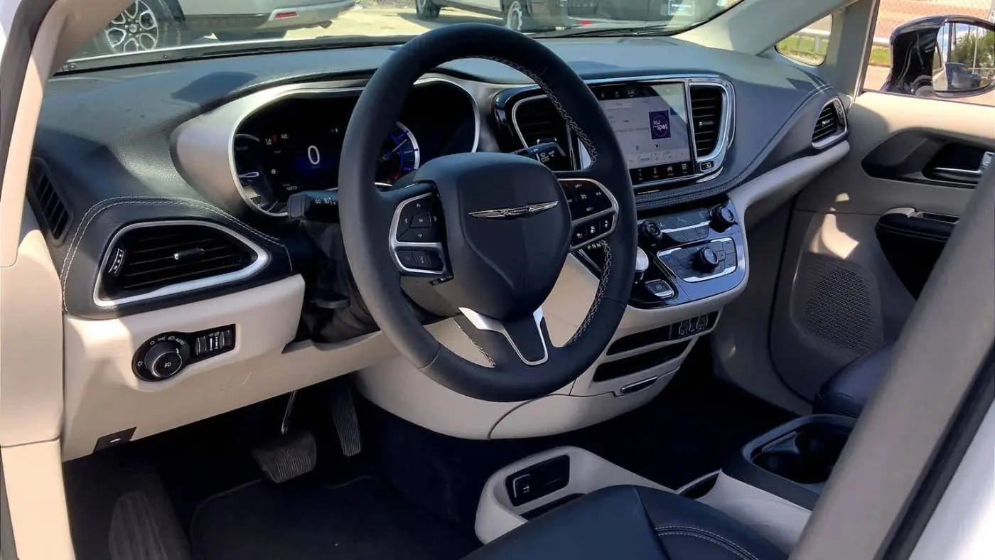 2024 Chrysler Pacifica 2C4RC1S77RR123716