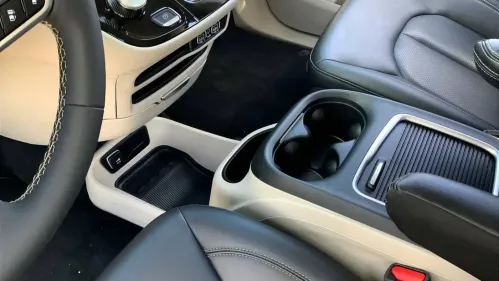 2024 Chrysler Pacifica 2C4RC1S77RR123716