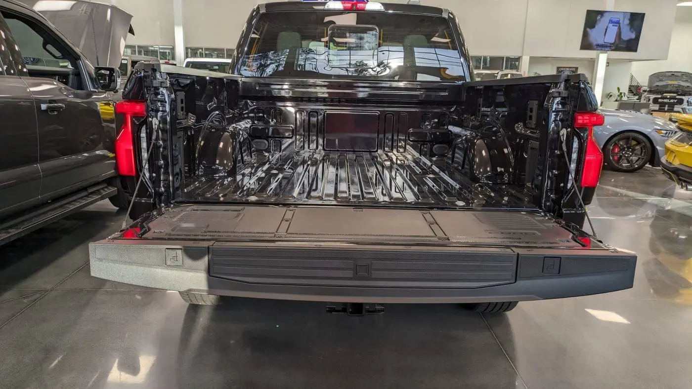 2025 Ford F-150 Lightning 1FT6W5L7XSWG05383