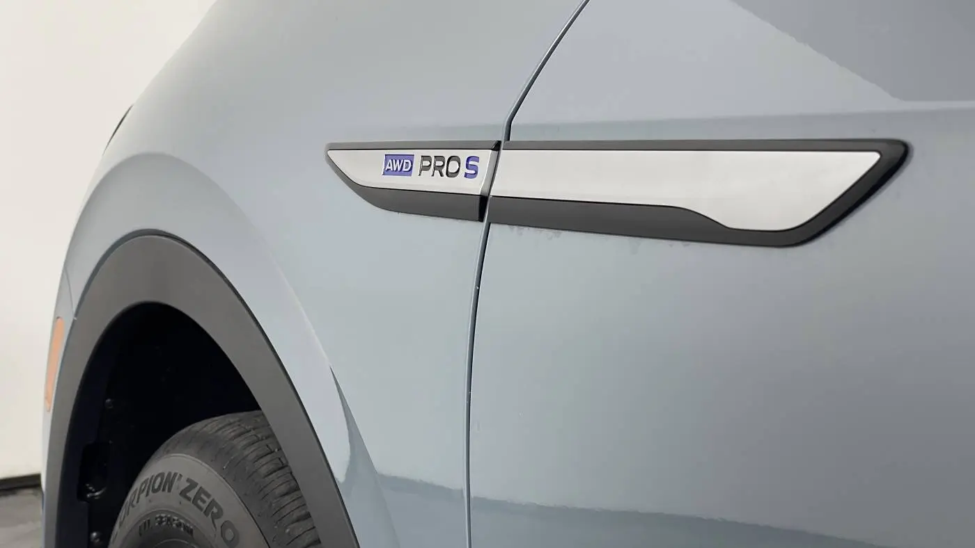 2025 Volkswagen ID.4 1V2WSPE87SC003540