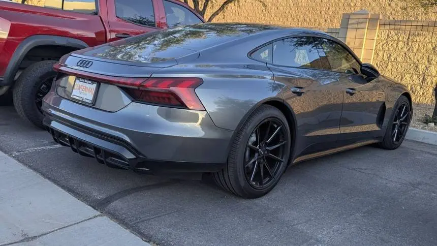 2022 Audi e-tron GT WAUCJBFW9N7002570