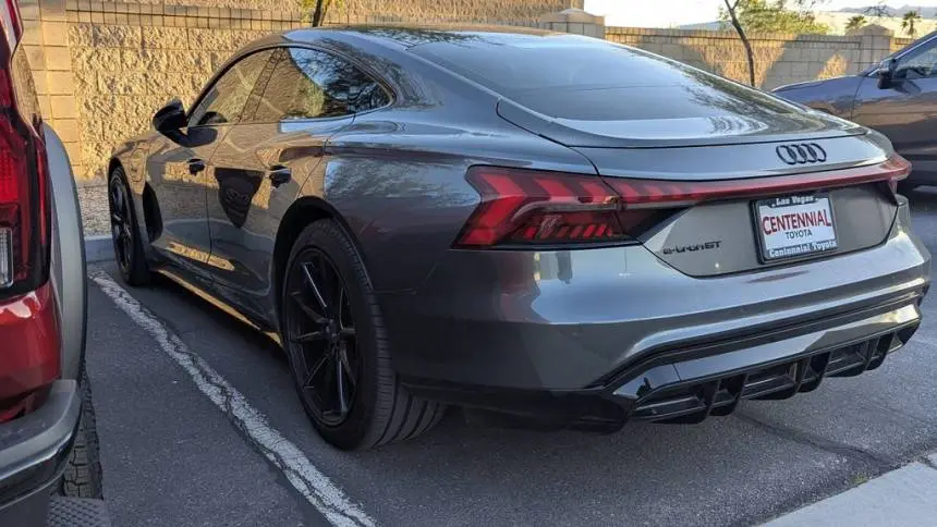 2022 Audi e-tron GT WAUCJBFW9N7002570