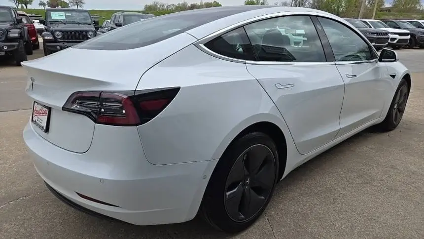2019 Tesla Model 3 5YJ3E1EAXKF416664