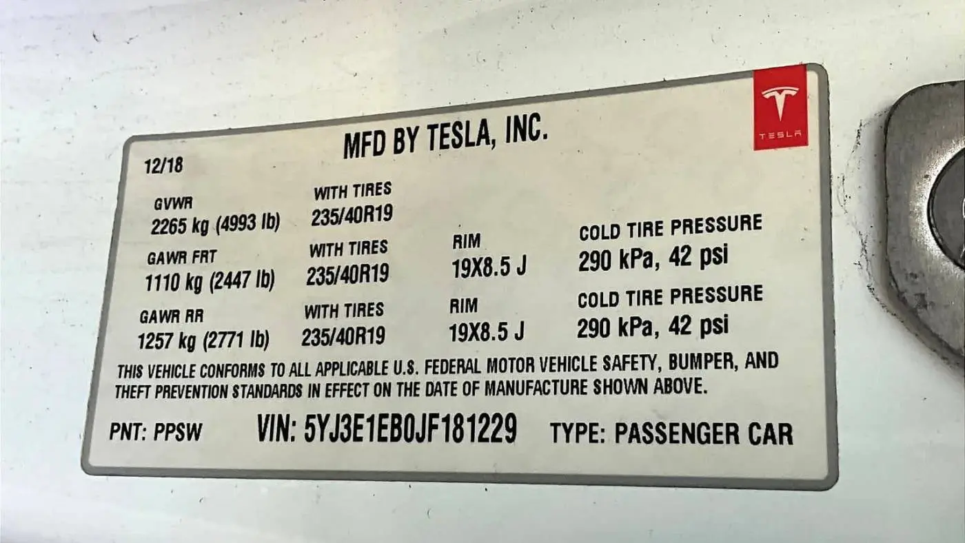 2018 Tesla Model 3 5YJ3E1EB0JF181229