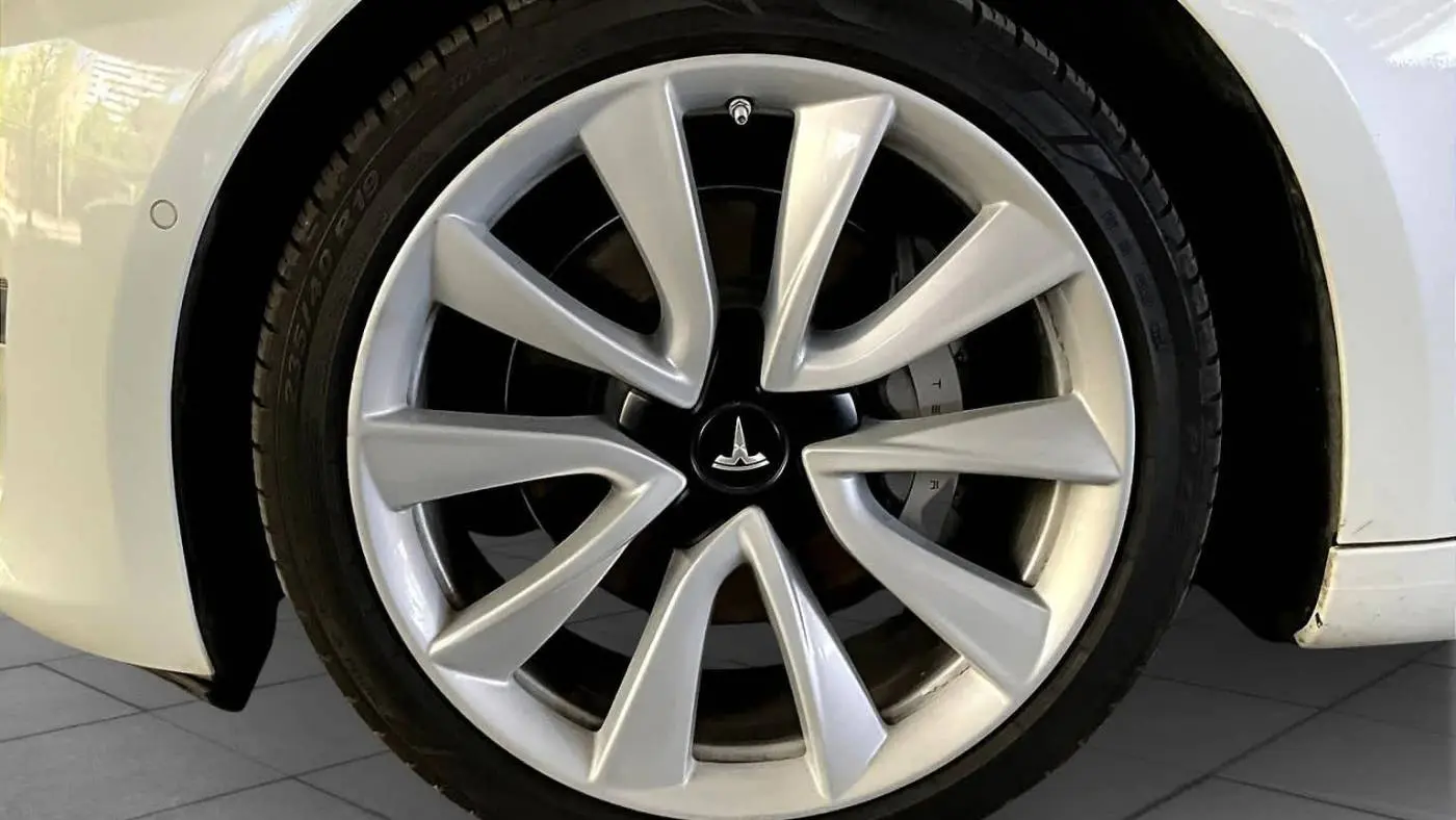 2018 Tesla Model 3 5YJ3E1EB0JF181229