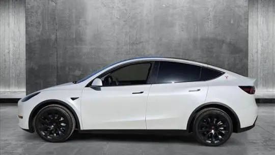 2023 Tesla Model Y 7SAYGDEE3PA070145