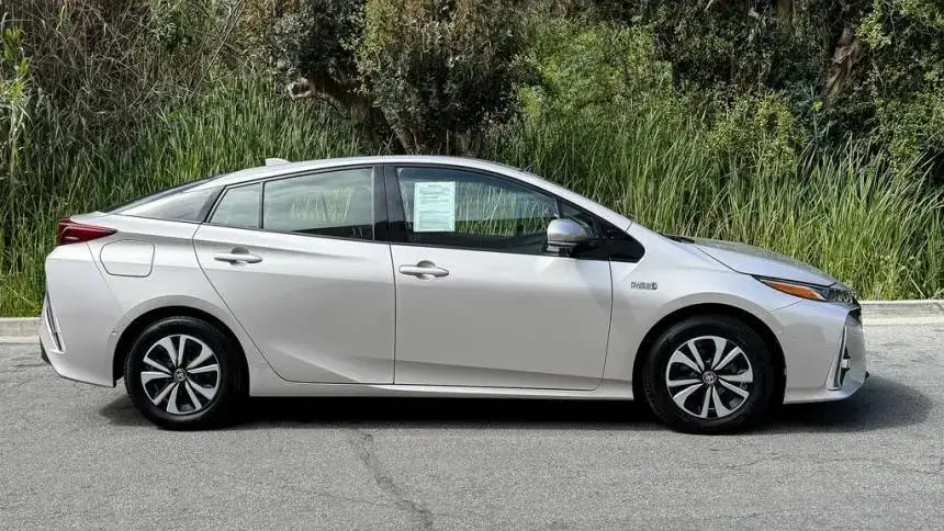 2017 Toyota Prius Prime - Images - 2